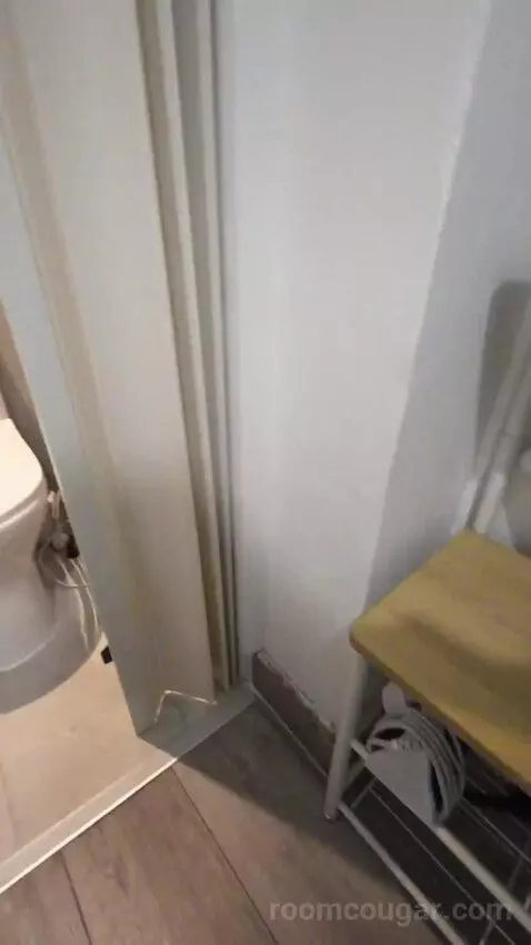 Single Room with Private Bathroom (3A) bathroom picture #4