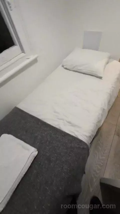 Single Room with Private Bathroom (3A) bed picture #4