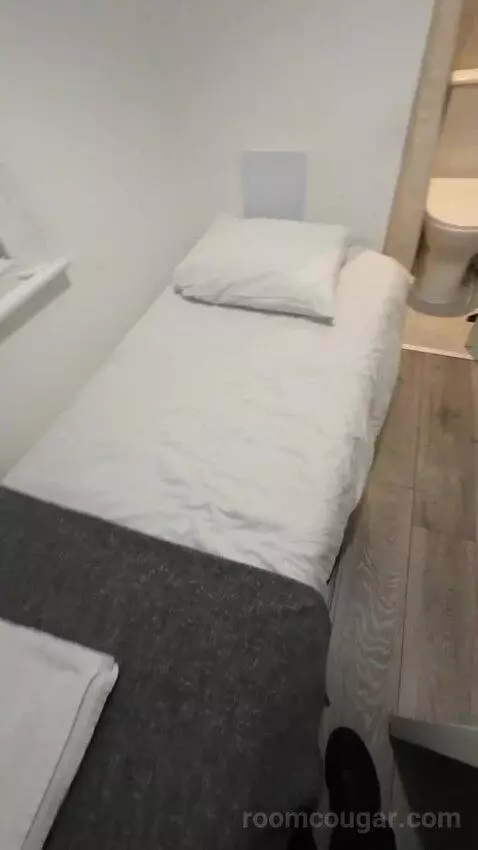 Single Room with Private Bathroom (3A) bed picture #5
