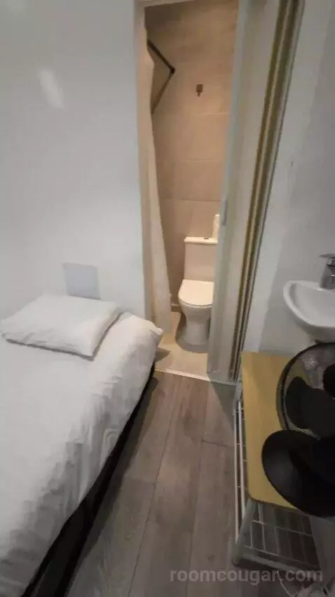 Single Room with Private Bathroom (3A) bed picture #8