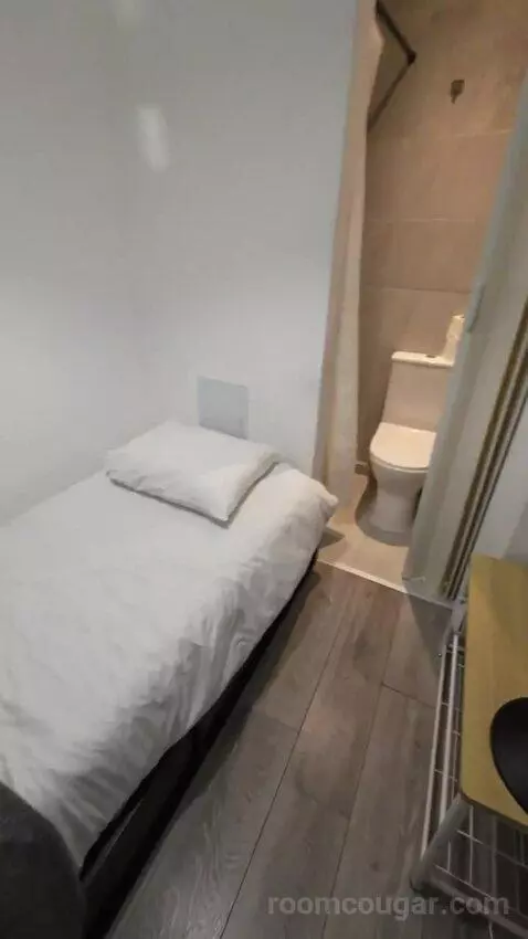 Single Room with Private Bathroom (3A) bed picture #9