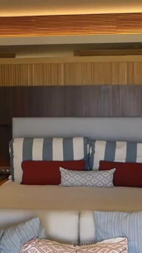Deluxe King Room (#24) bed picture #6