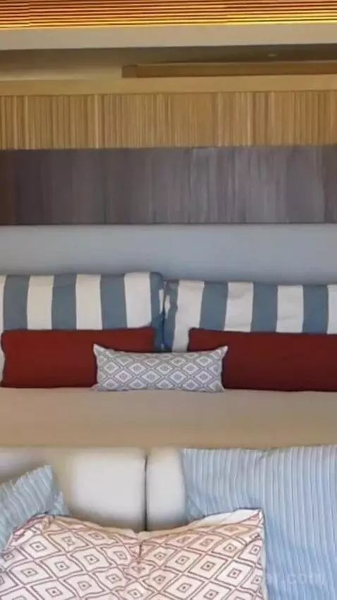 Deluxe King Room (#24) bed picture #7