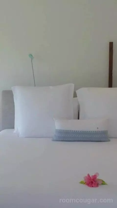 Suite (#703) bed picture #11