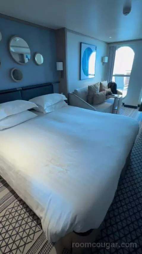 Balcony Cabin (#9.104) bed picture #9