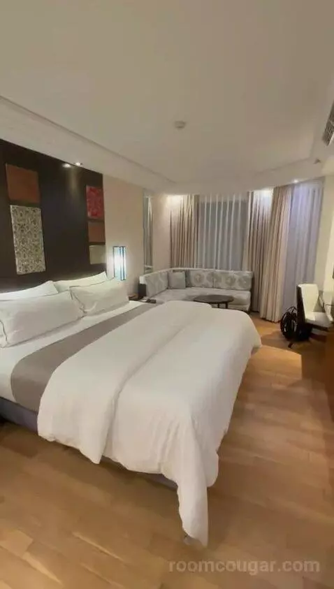 Deluxe Guest Room, 1 King, Garden View, Balcony (#3109) bed picture #6