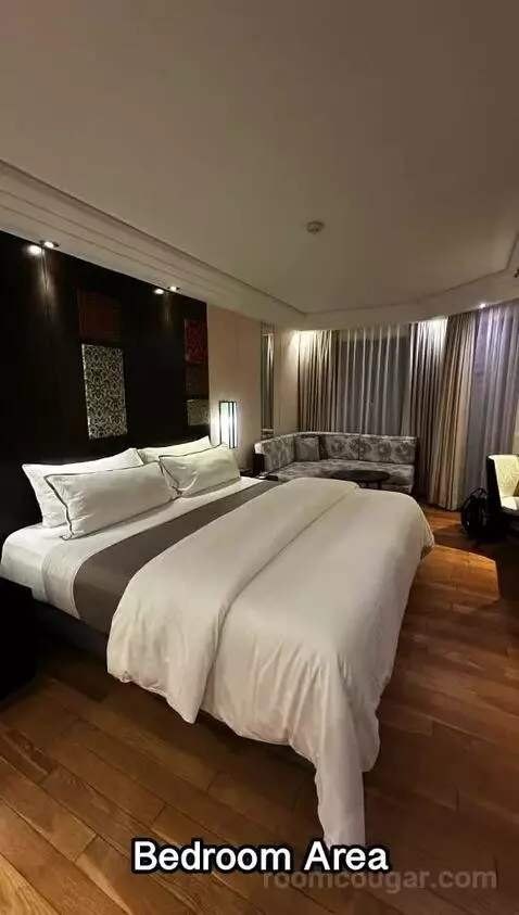 Deluxe Guest Room, 1 King, Garden View, Balcony (#3109) bed picture #7