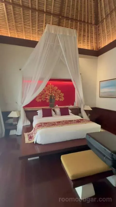 Superior Pool Villa (#104) bed picture #2