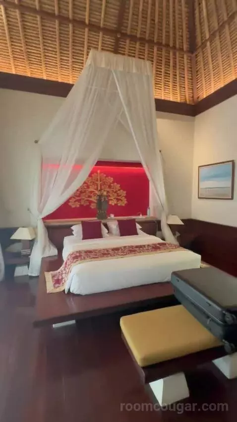 Superior Pool Villa (#104) bed picture #3