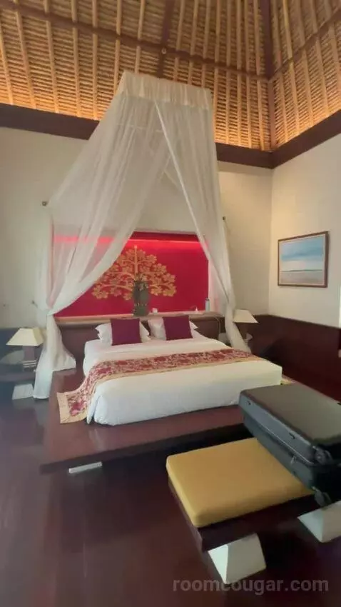 Superior Pool Villa (#104) bed picture #4