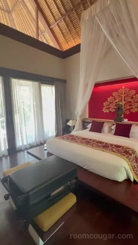 Superior Pool Villa (#104) bed picture #7