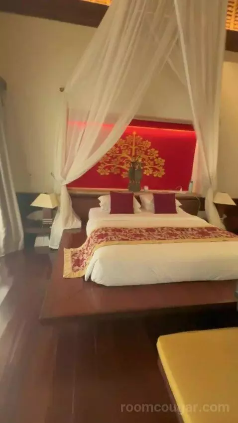 Superior Pool Villa (#104) bed picture #9