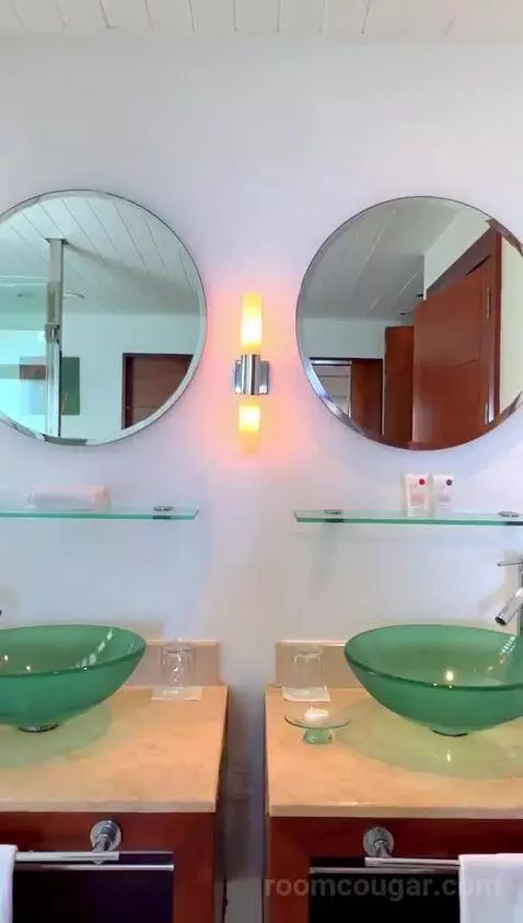 Beach Room (#1076) bathroom picture #9