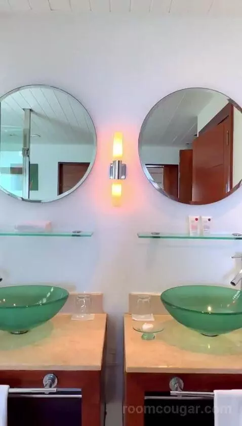 Beach Room (#1076) bathroom picture #10