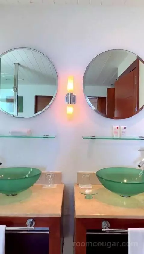 Beach Room (#1076) bathroom picture #11