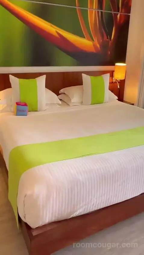 Beach Room (#1076) bed picture #2