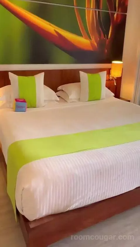 Beach Room (#1076) bed picture #4
