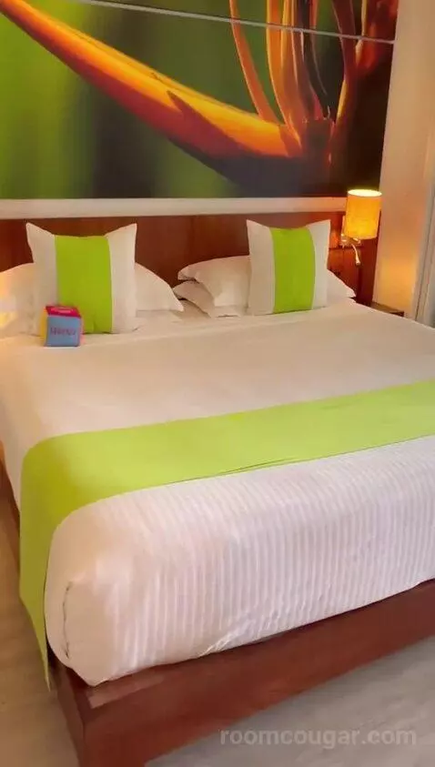 Beach Room (#1076) bed picture #5