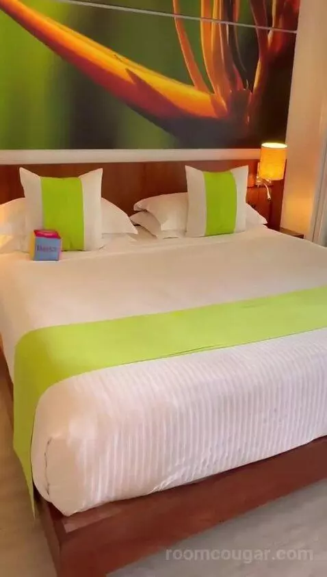 Beach Room (#1076) bed picture #6