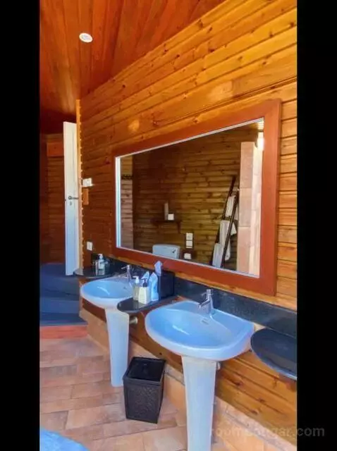 Jacuzzi Beach Villa (#128) bathroom picture #1