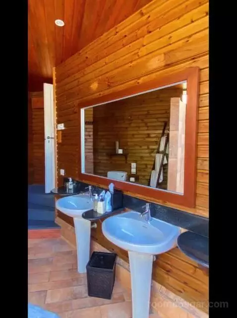 Jacuzzi Beach Villa (#128) bathroom picture #2