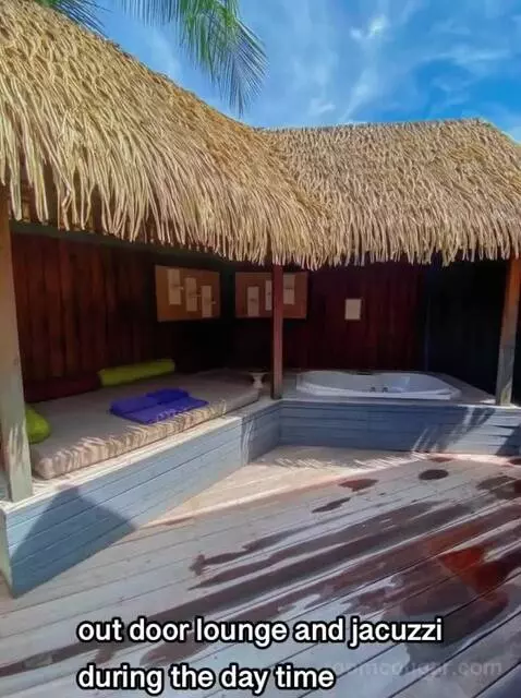 Jacuzzi Beach Villa (#128) bed picture #3