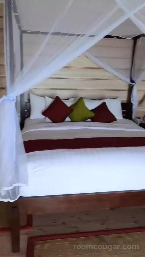 Sangu Water Villa (#505) bed picture #3