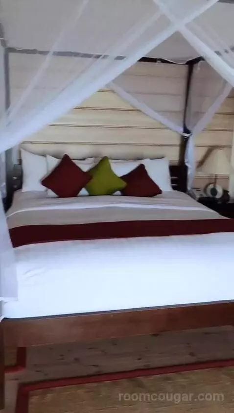 Sangu Water Villa (#505) bed picture #4