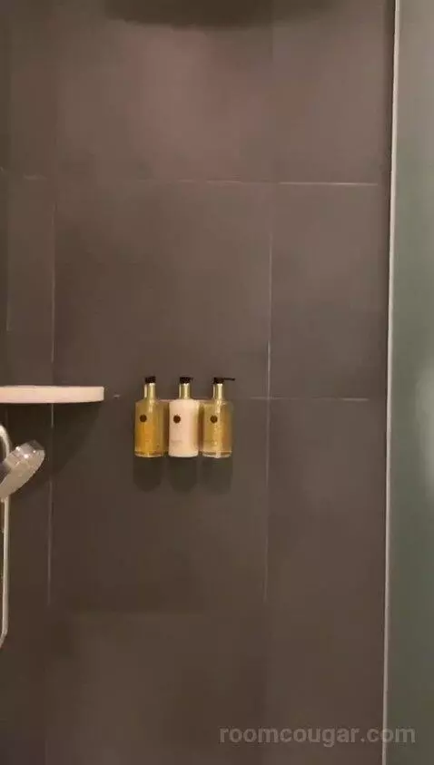 Superior King Room with Balcony, Access To Luxury Spa Facilities, Kids & Teens Club & Private Cinema (N/A) bathroom picture #1