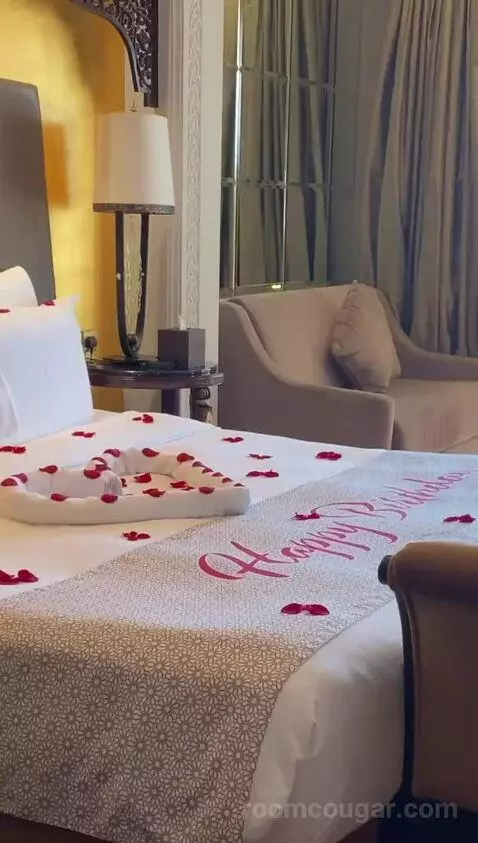 Superior King Room with Balcony, Access To Luxury Spa Facilities, Kids & Teens Club & Private Cinema (N/A) bed picture #2