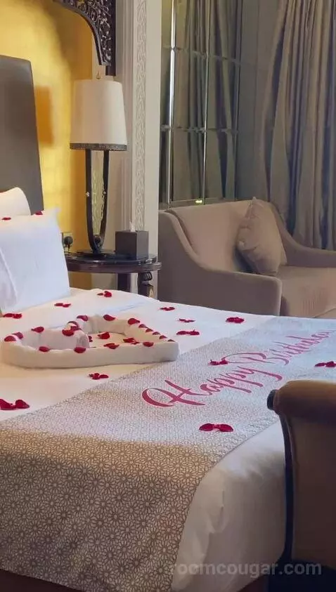 Superior King Room with Balcony, Access To Luxury Spa Facilities, Kids & Teens Club & Private Cinema (N/A) bed picture #3