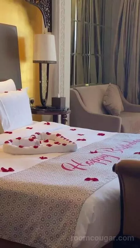 Superior King Room with Balcony, Access To Luxury Spa Facilities, Kids & Teens Club & Private Cinema (N/A) bed picture #5