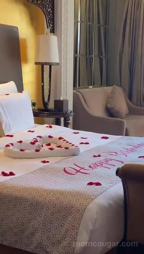 Superior King Room with Balcony, Access To Luxury Spa Facilities, Kids & Teens Club & Private Cinema (N/A) bed picture #6