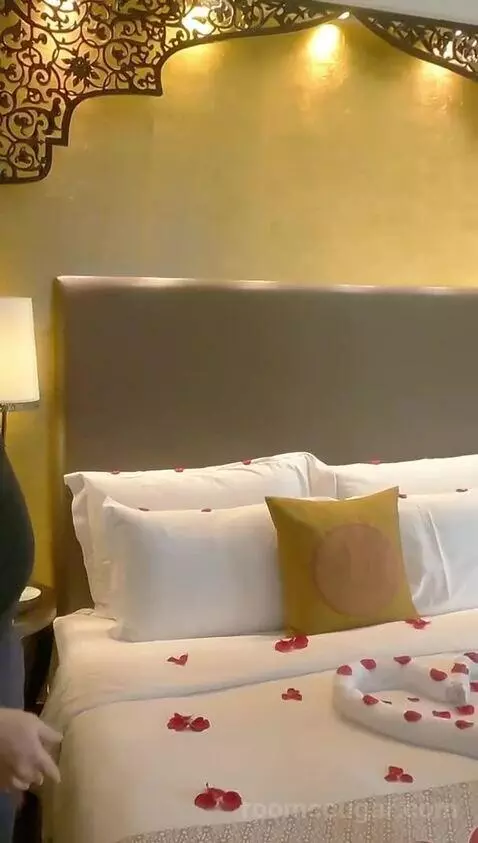 Superior King Room with Balcony, Access To Luxury Spa Facilities, Kids & Teens Club & Private Cinema (N/A) bed picture #7