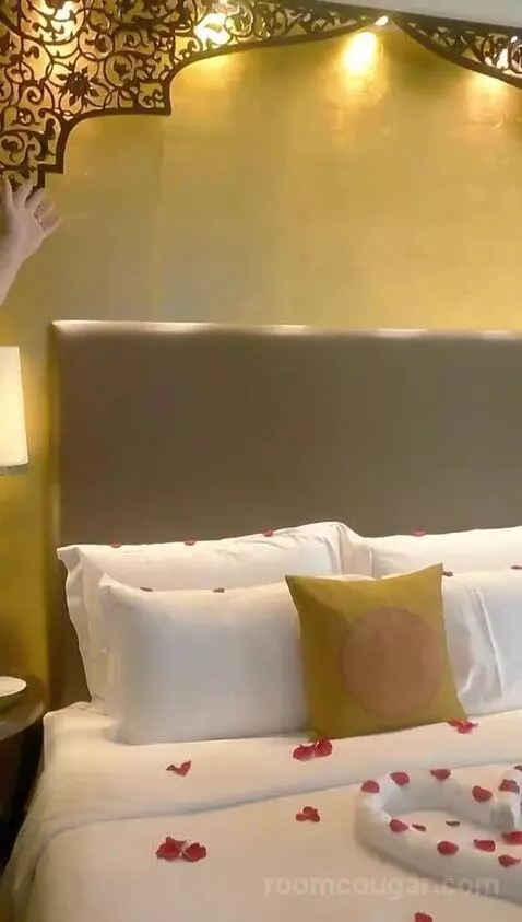 Superior King Room with Balcony, Access To Luxury Spa Facilities, Kids & Teens Club & Private Cinema (N/A) bed picture #10