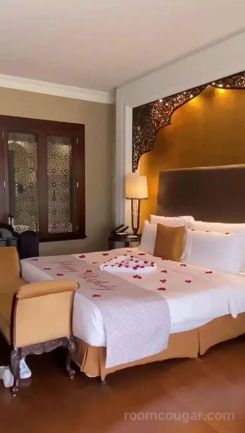 Superior King Room with Balcony, Access To Luxury Spa Facilities, Kids & Teens Club & Private Cinema (N/A) bed picture #11