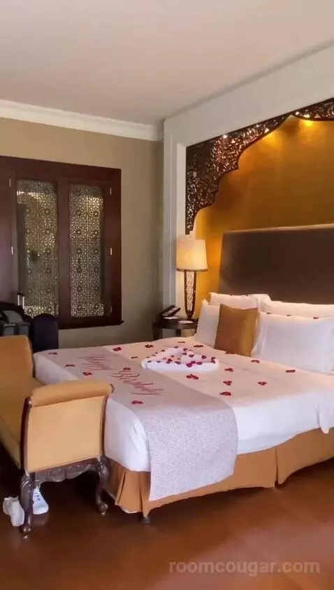 Superior King Room with Balcony, Access To Luxury Spa Facilities, Kids & Teens Club & Private Cinema (N/A) bed picture #12