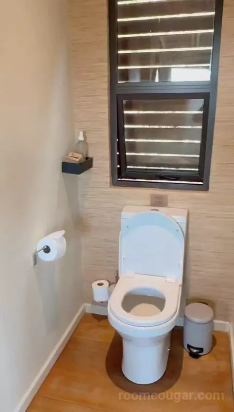Standard (#1) bathroom picture #2