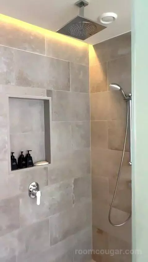 4 Bedroom Villa (N/A) bathroom picture #4