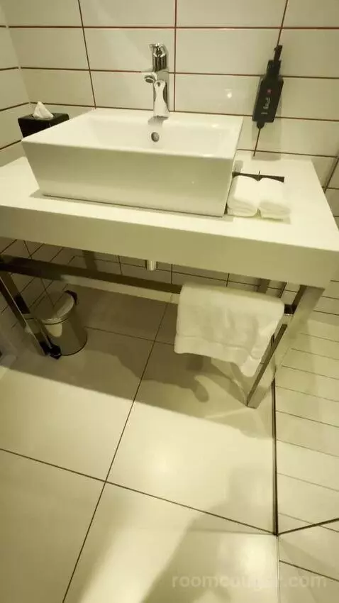 Standard Room (#641) bathroom picture #4