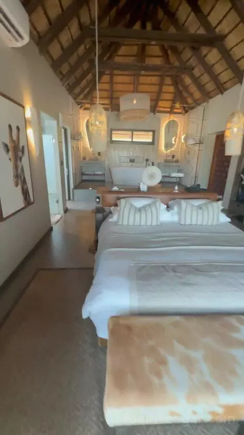 Water-Facing Suite (1 Kingfisher) bed picture #9