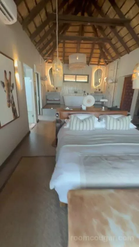Water-Facing Suite (1 Kingfisher) bed picture #10