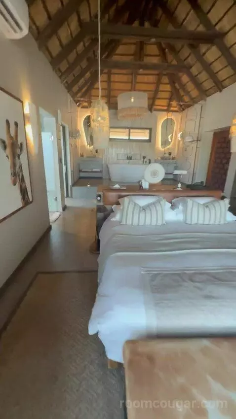 Water-Facing Suite (1 Kingfisher) bed picture #11