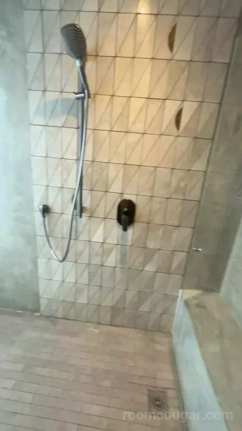 Water-Facing Suite (1 Kingfisher) bathroom picture #2