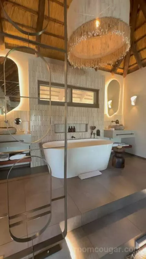 Water-Facing Suite (1 Kingfisher) bathroom picture #11