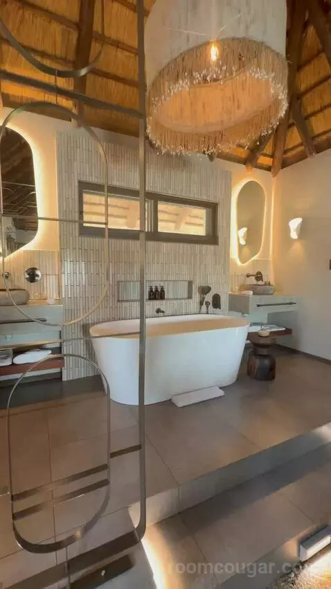 Water-Facing Suite (1 Kingfisher) bathroom picture #12