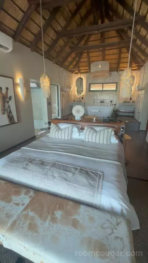 Water-Facing Suite (1 Kingfisher) bed picture #5