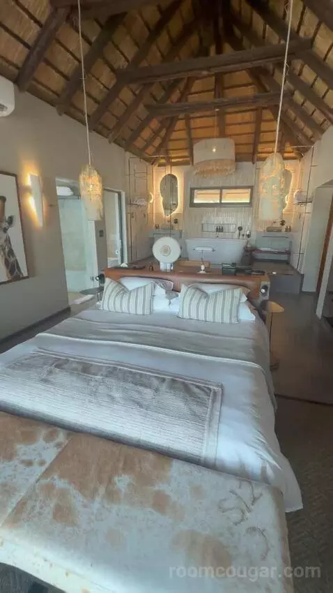 Water-Facing Suite (1 Kingfisher) bed picture #8