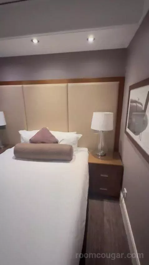 Standard King Room (#702) bed picture #4