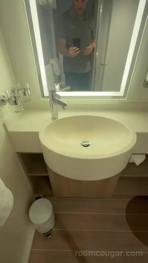 Balcony Cabin (#11228) bathroom picture #4